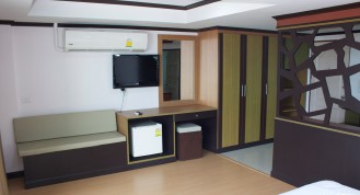 DELUXE ROOM